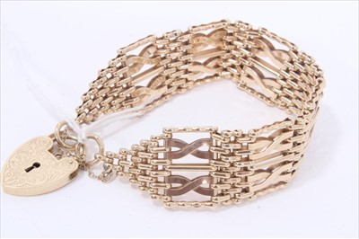 Lot 127 - 9ct gold gate bracelet with padlock clasp