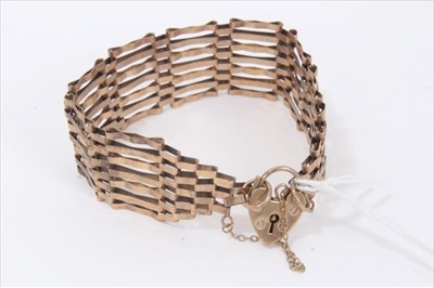 Lot 128 - 9ct gold gate bracelet with padlock clasp