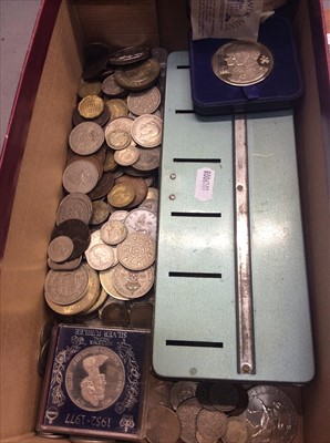 Lot 494 - Group various coins including Commemorative and a money tin