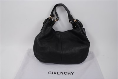 Lot 1672 - Givenchy black leather handbag.