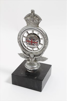 Lot 1633 - George V Royal Automobile Club (RAC) chromium plated members badge, numbered MCB18967, mounted on plinth