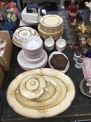 Lot 222 - Group of Johnson Brothers, Crown Devon and other dinnerwares and assorted china