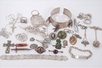 Lot 253 - Silver and white metal jewellery