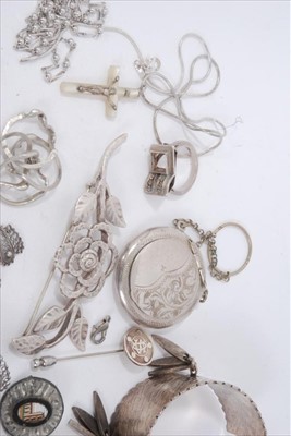 Lot 253 - Silver and white metal jewellery