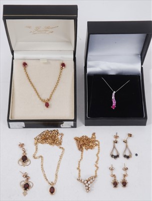 Lot 218 - Group 9ct gold gem set jewellery