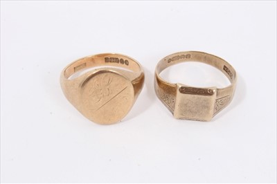 Lot 249 - Two 9ct gold signet rings
