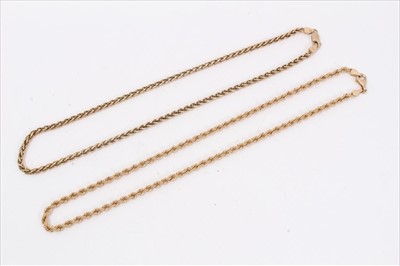 Lot 250 - Two 9ct gold chains