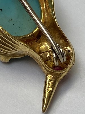 Lot 172 - Gold and turquoise penguin brooch