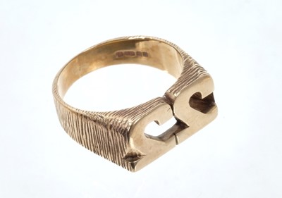 Lot 538 - JJ gold ring