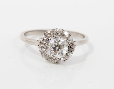 Lot 403 - Antique diamond cluster ring