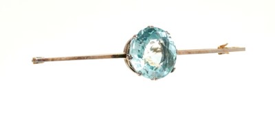 Lot 405 - Aquamarine bar brooch