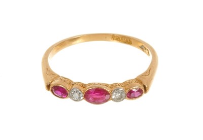 Lot 407 - Edwardian ruby and diamond five stone ring
