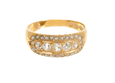 Lot 411 - Victorian diamond and seed pearl ring