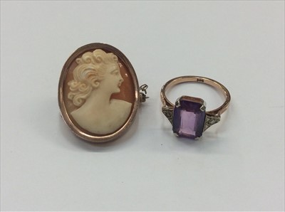 Lot 652 - 9ct gold amethyst ring and cameo brooch