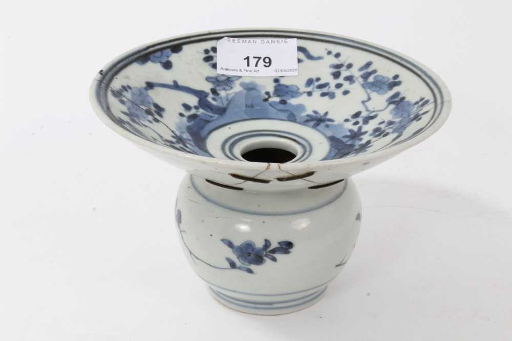 Lot 179 - 18th century Chinese blue and white spittoon