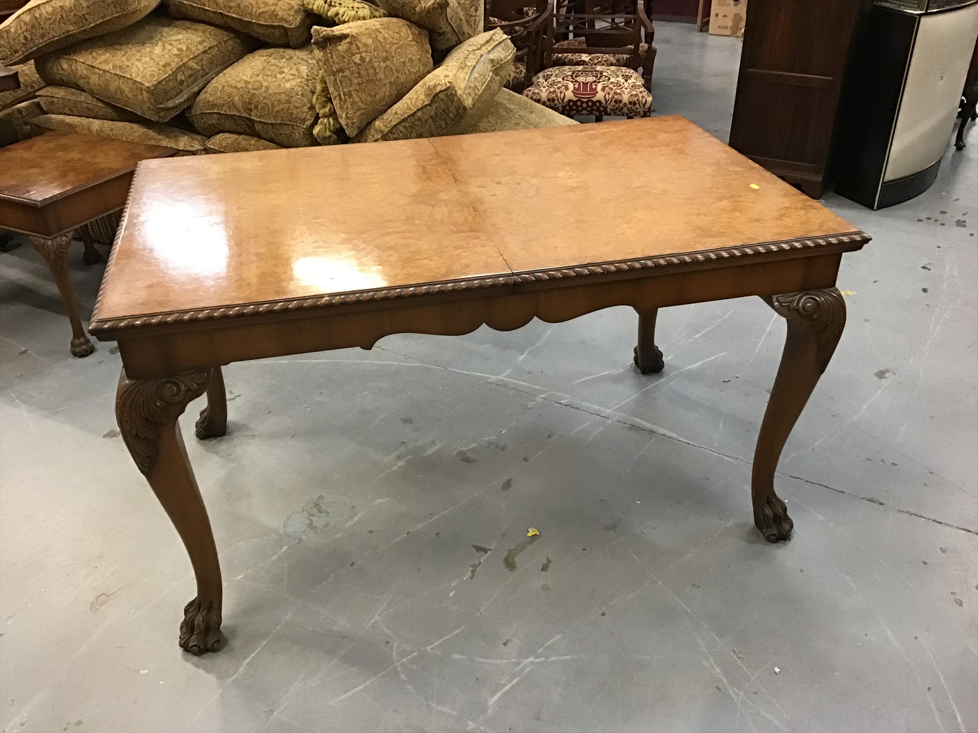 Lot 897 - Good quality Queen Anne style figured walnut