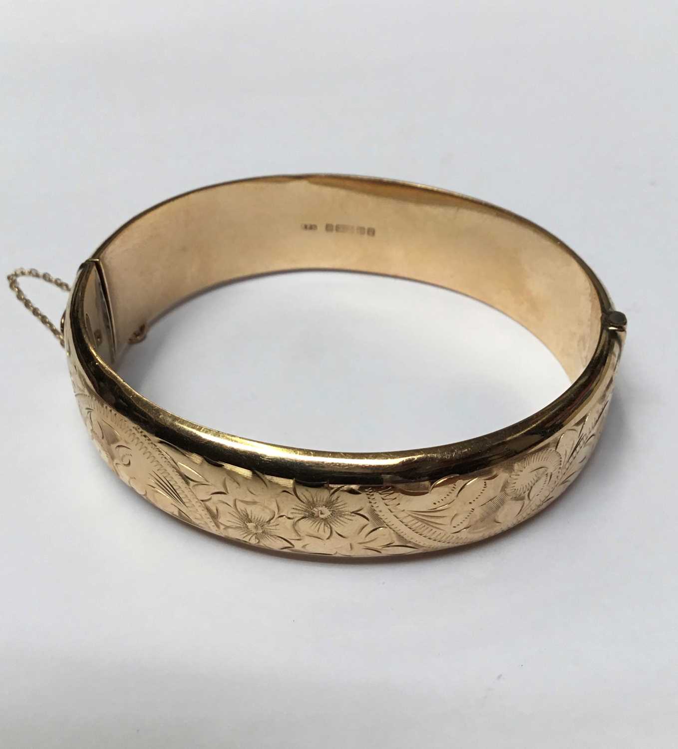 Lot 155 - 9ct gold hinged bangle