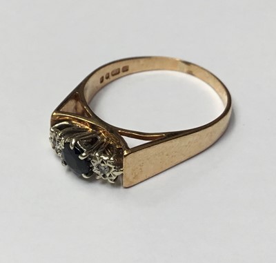 Lot 184 - Three 9ct gold gem set rings