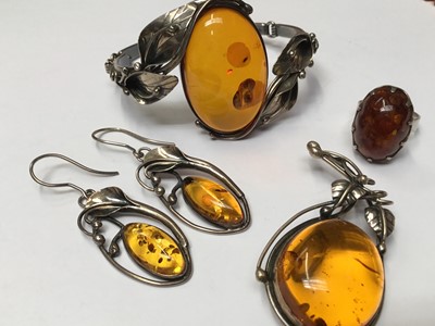 Lot 183 - Group of amber jewellery