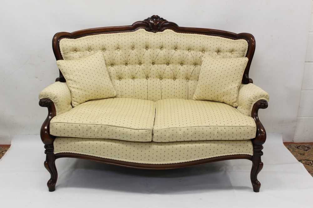 Lot 1219 - Good quality Victorian style mahogany framed sofa