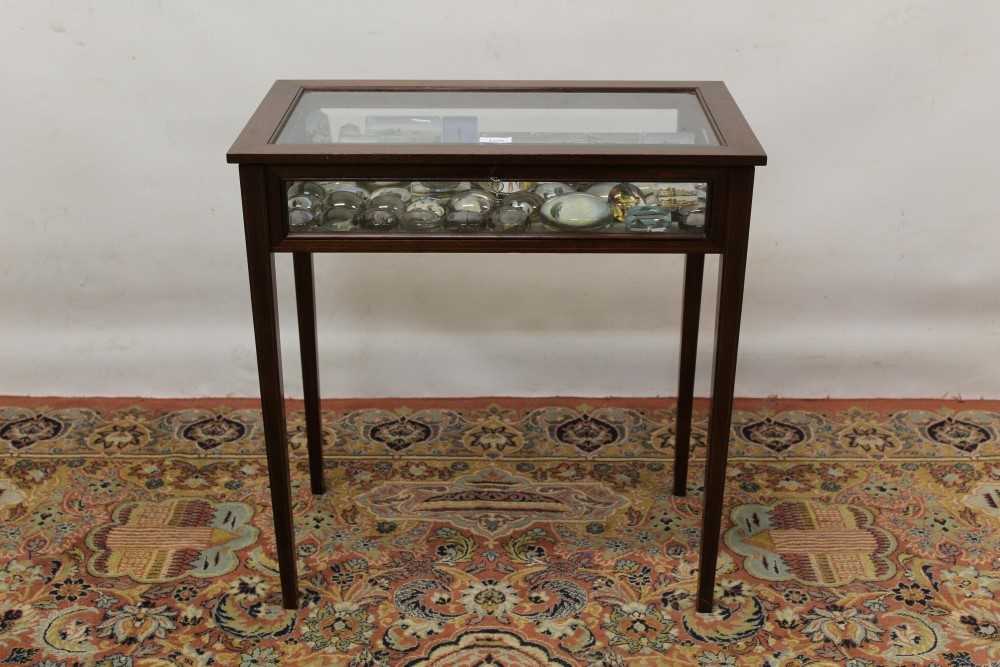 Lot 1220 - Good collection of Victorian paperweights