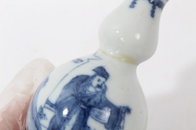 Lot 118 - Chinese miniature blue and white vase of gourd form on stand