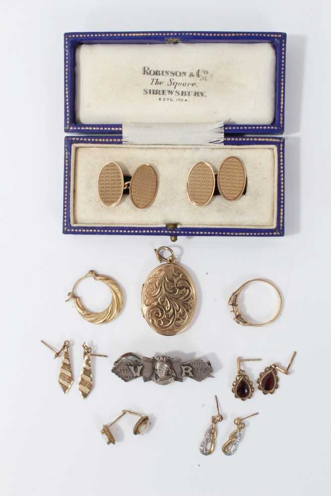 Lot 5 - Pair 9ct gold cufflinks, 9ct gold oval locket and other jewellery
