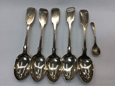 Lot 669 - Set five silver teaspoons with engraved ‘E’ initial and a silver salt spoon (6)