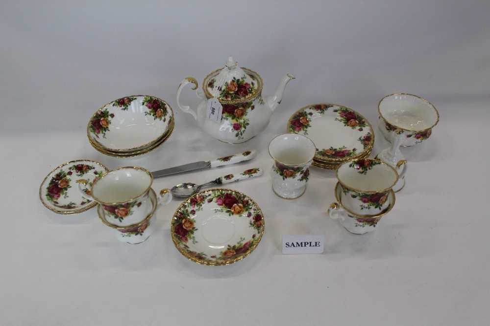 Lot 980 - Royal Albert 'Old Country Roses' pattern 50