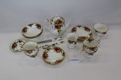 Lot 980 - Royal Albert 'Old Country Roses' pattern 50 piece tea and dinner service