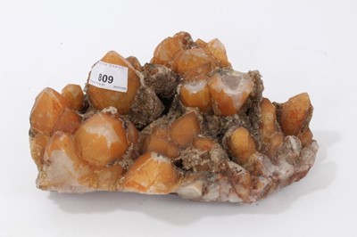 Lot 809 - A specimen quartz crystal cluster