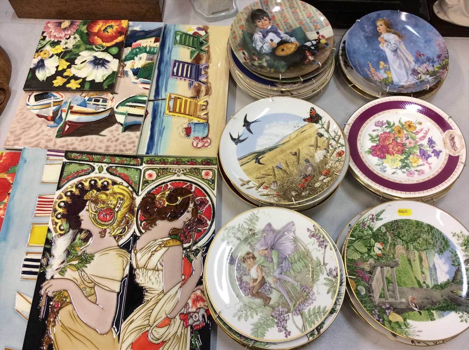 Lot 462 - Collectors plates and decorative ceramic