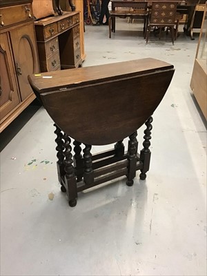 Lot 910 - Oak oval drop leaf table on spiral twist legs joined by stretchers