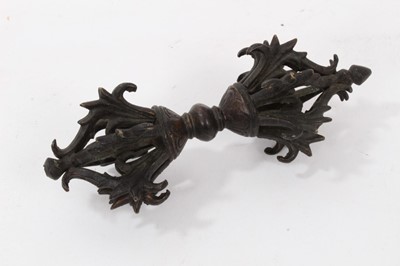 Lot 814 - Tibetan bronze vajra