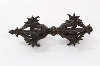 Lot 814 - Tibetan bronze vajra