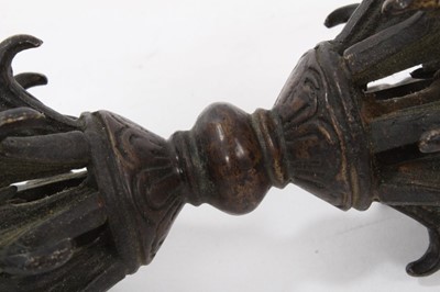 Lot 814 - Tibetan bronze vajra