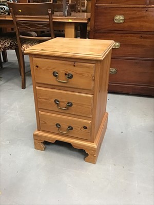 Lot 913 - Two pine three drawer bedside chests