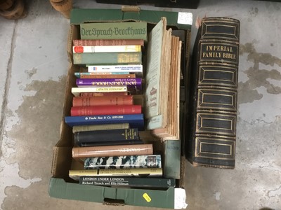 Lot 35 - Thirteen boxes of antiquarian and later boxes