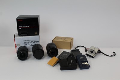 Lot 1911 - Box Canon lenses and other camera accessories