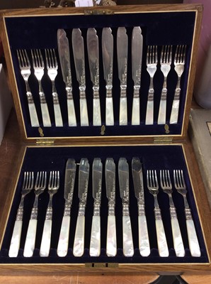 Lot 281 - Set of mother of pearl handled fish knives and forks, cased