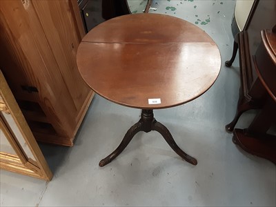 Lot 939 - Georgian mahogany wine table with circular tilt top on later carved tripod base