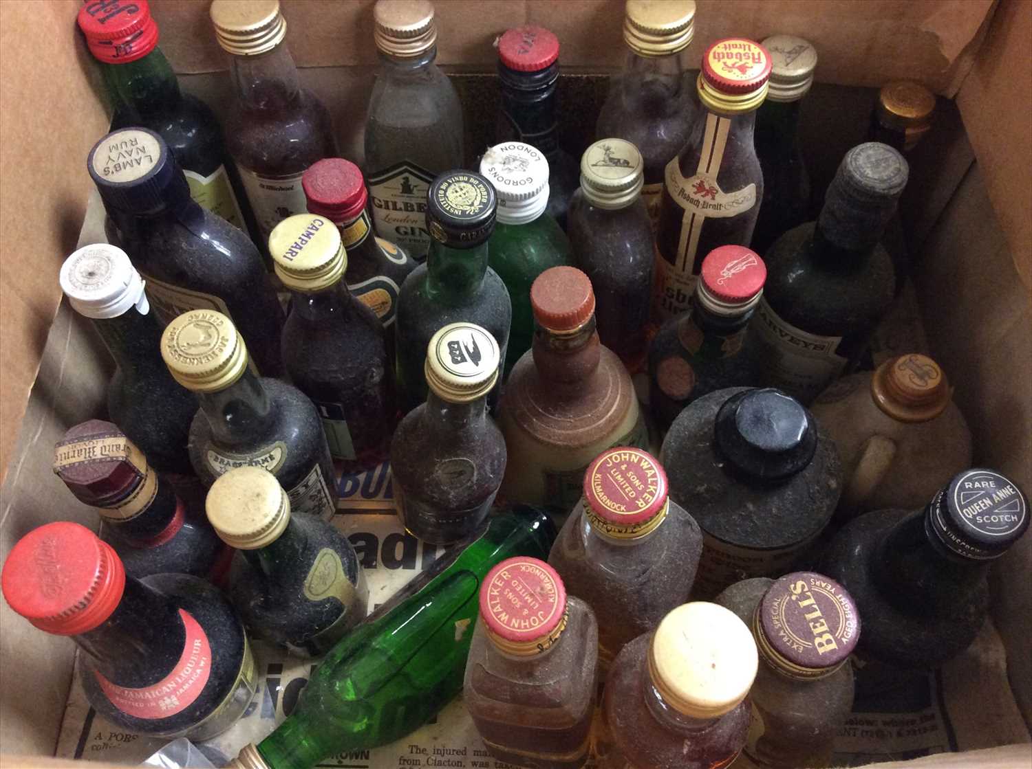 Lot 414 - Box of alcohol miniatures (30+)