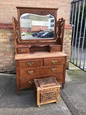 Lot 971 - Mahogany dressing table and coal purdonium