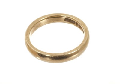 Lot 527 - 18ct gold wedding ring, Birmingham 1956, ring size M½-N.