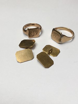 Lot 186 - 9ct gold signet ring, one other gilt metal signet ring and pair 9ct gold cufflinks