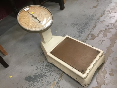 Lot 134 - Vintage bathroom scales