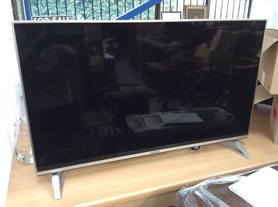 Lot 1 - Panasonic 40” flatscreen TV, model number TX-40DX700B