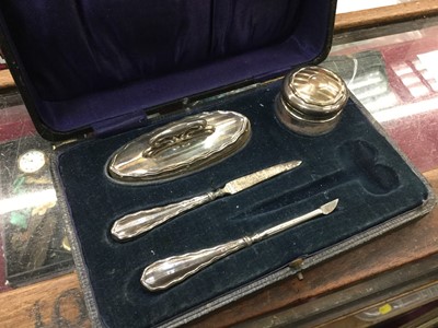 Lot 717 - Silver part vanity set in fitted case