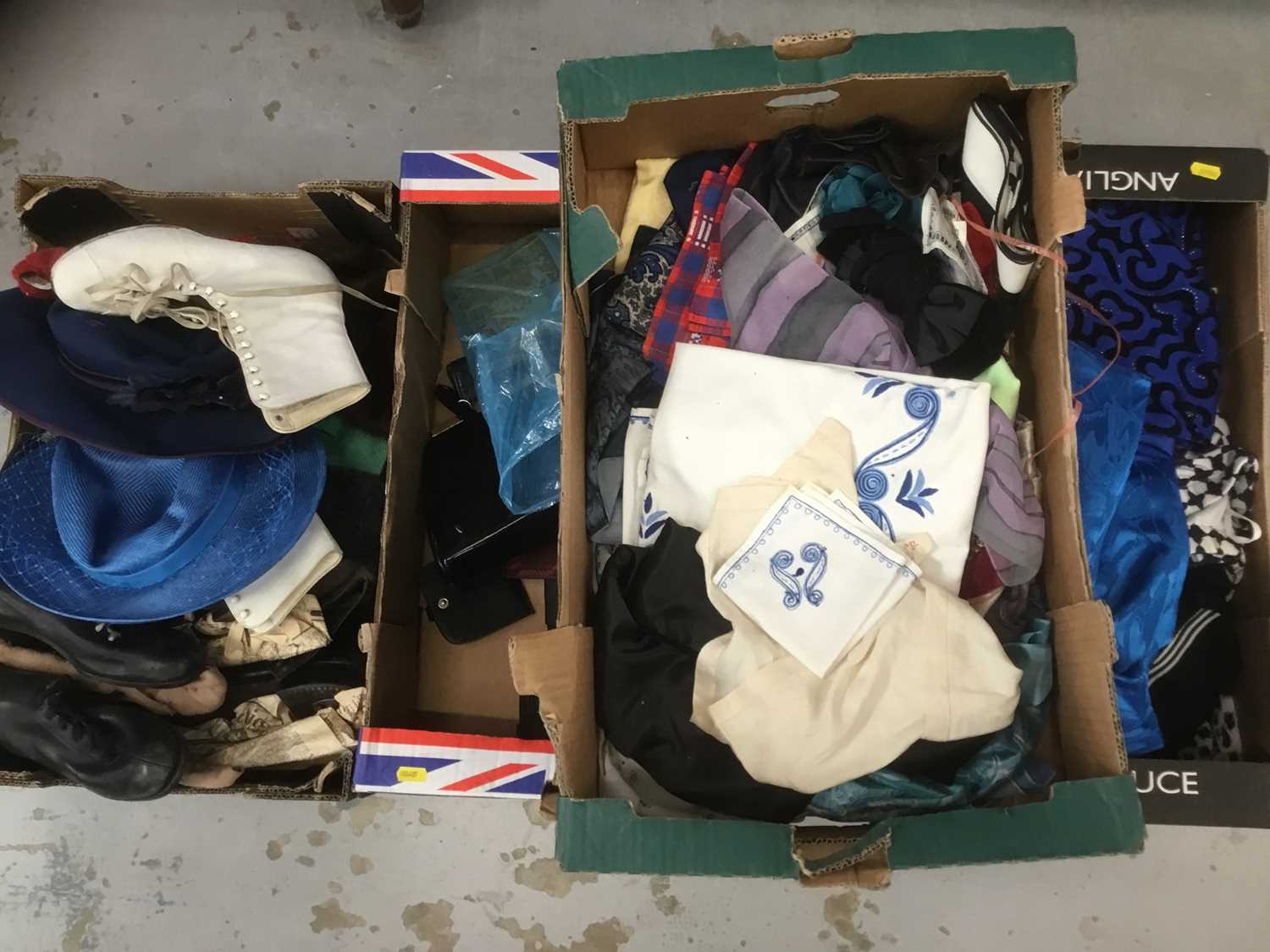 Lot 9 - Collection vintage hats and textiles