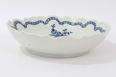 Lot 112 - Mid 18th century Worcester blue and white porcelain junket dish